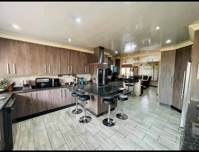 4 BEDROOM HOUSE FOR SALE IN BRACKENHURST